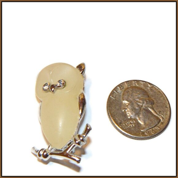 Vintage Park-Lane Lucite‎ Owl Brooch with Rhinestone Eyes - Picture 2 of 4